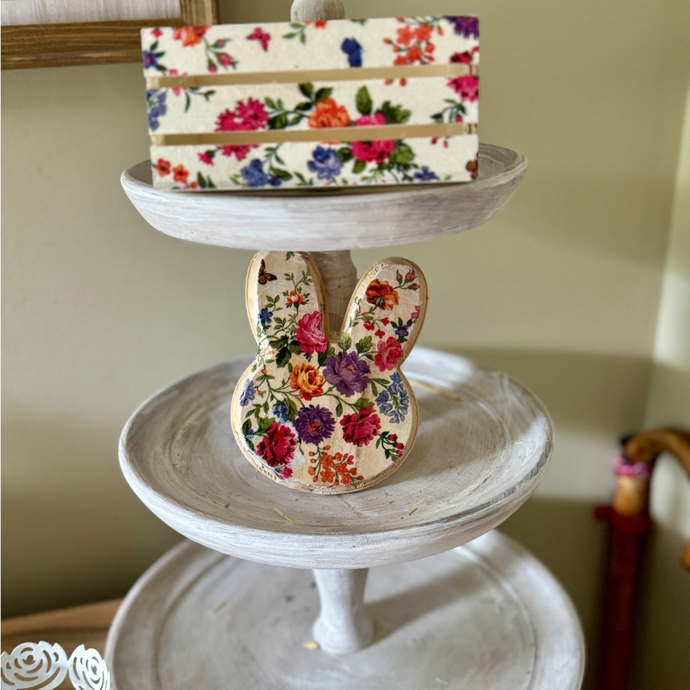 Tiered tray decor